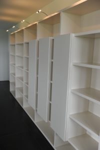 Blokvorm architectuur meubel ontwerp boekenkast