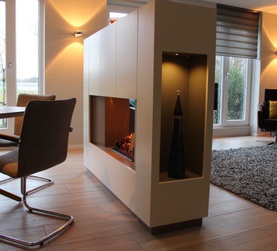 Blokvorm architectuur meubel ontwerp haard roomdivider