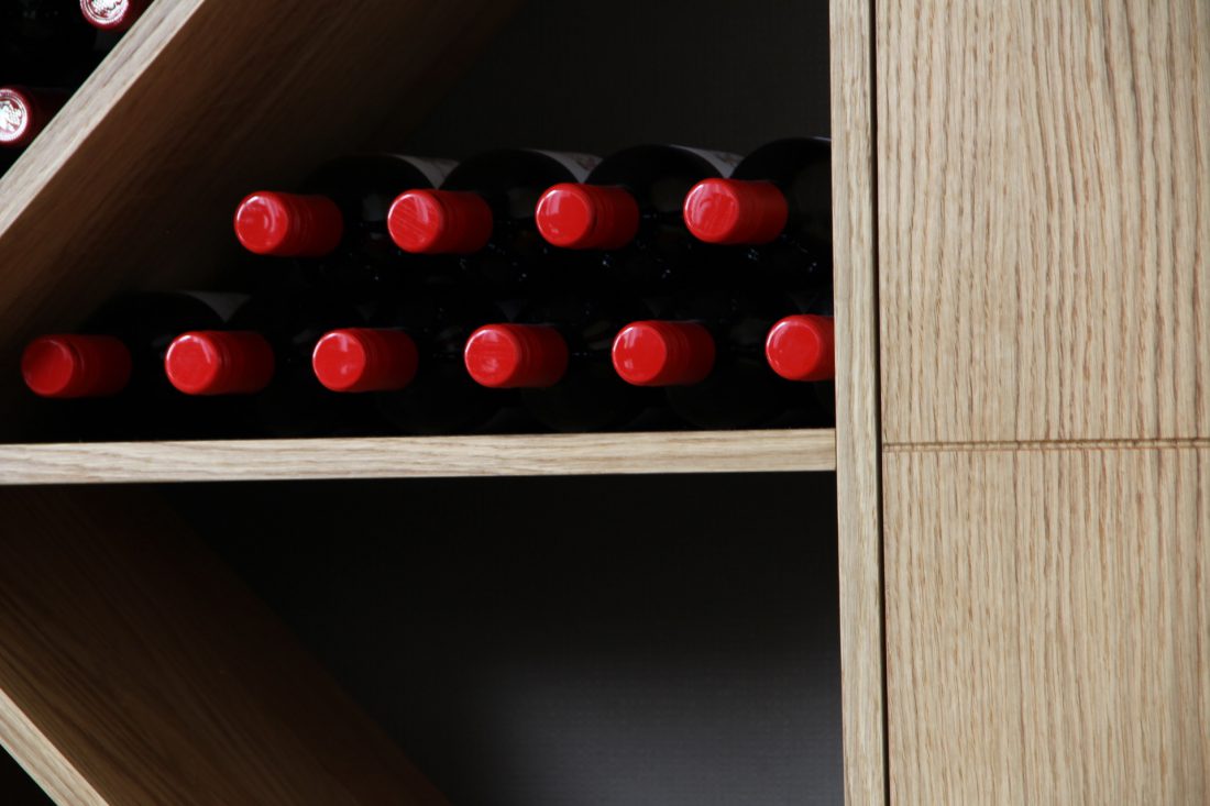 Blokvorm architectuur meubel ontwerp dressoir wijnkast